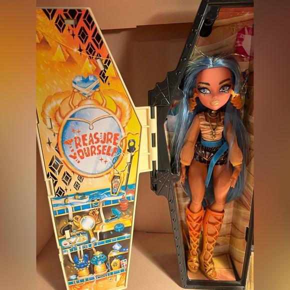 Monster high doll with case ⭐️🎀⭐️🎀⭐️🎀⭐️🎀⭐️🎀⭐️🎀⭐️🎀⭐️🎀⭐️🎀 - Picture 3 of 5